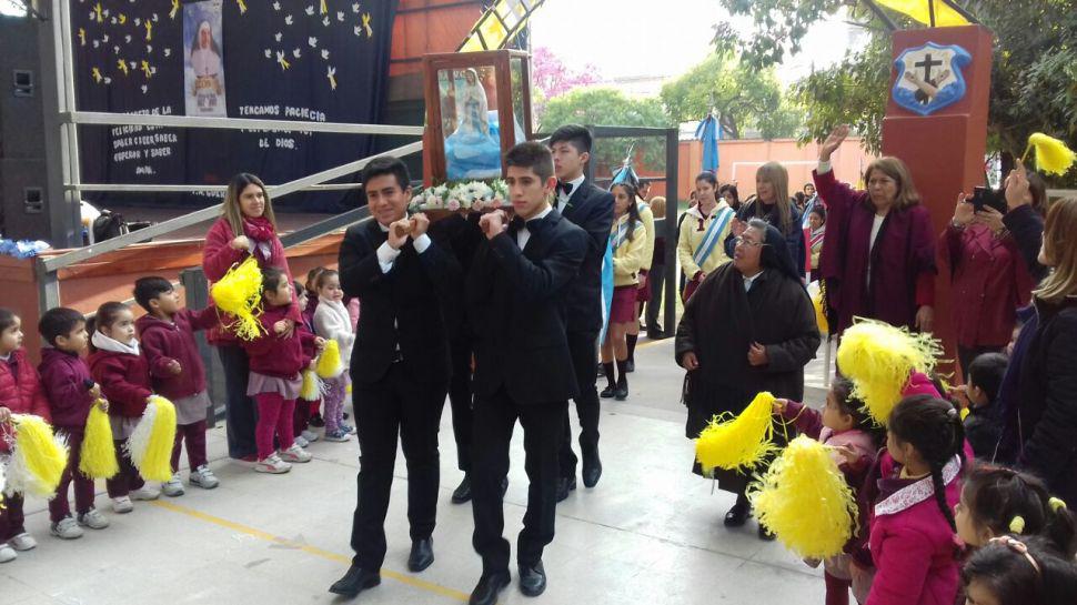 La Virgen de Lourdes visita el colegio Madre Mercedes Guerra