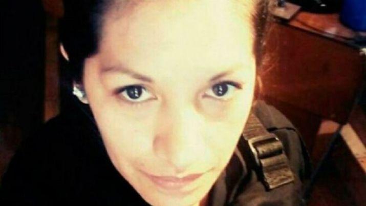 Una policiacutea embarazada se suicidoacute en el bantildeo de la comisariacutea