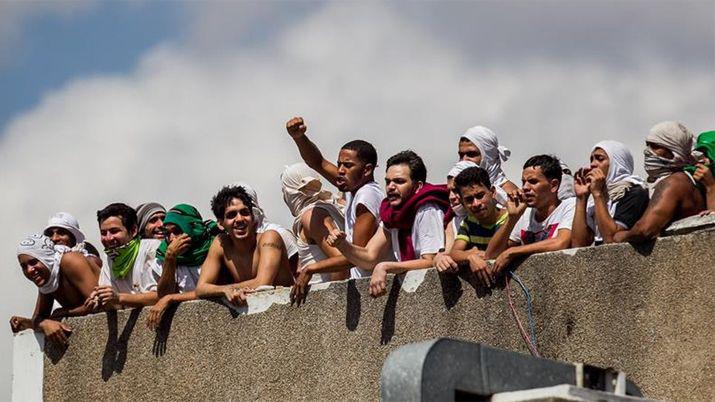 Al menos 37 presos murieron en un sangriento motiacuten