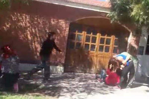 Viralizan pelea entre dos mujeres por el amor de un mismo hombre en Antildeatuya