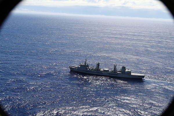 MH370- detectan extrantildeos restos en el mar y  situacutean al avioacuten en una nueva zona del Iacutendico
