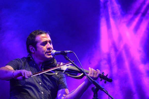 En miacute estaacuten el violinero del monte y el acadeacutemico 