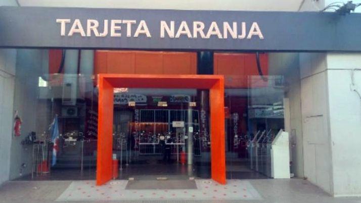 Rige la orden de detencioacuten para empleados de tarjeta por estafas