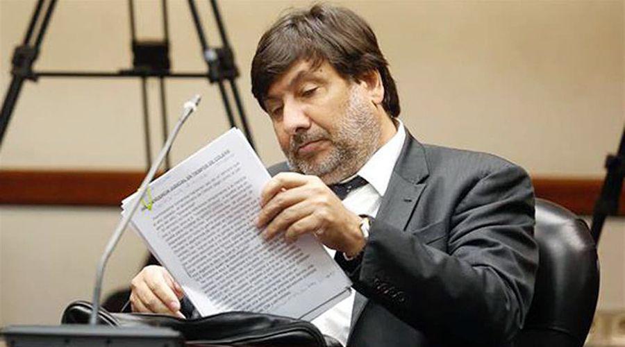 Se aproboacute el juicio poliacutetico y la suspensioacuten de Eduardo Freiler