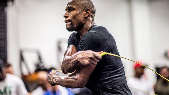 VIDEO Asiacute se entrena Mayweather para pelear con McGregor