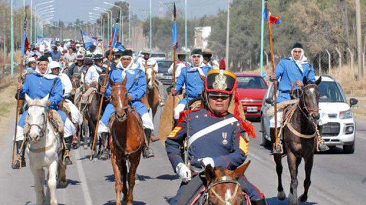 Patricios santiagueños Granaderos y Gauchos de Güemes homenajearn a San Martín 