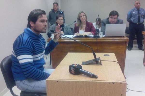 Pediriacutean investigar la historia cliacutenica de una de las dos hermanitas asesinadas 