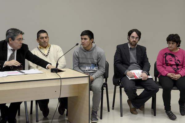 Preventiva para tiacuteos y madre por abusos a cinco hermanas