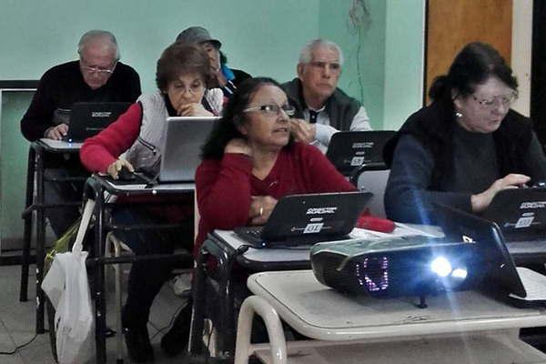 Comenzaraacute el proacuteximo martes 22 el cuarto curso del Ser Digital Antildeatuya
