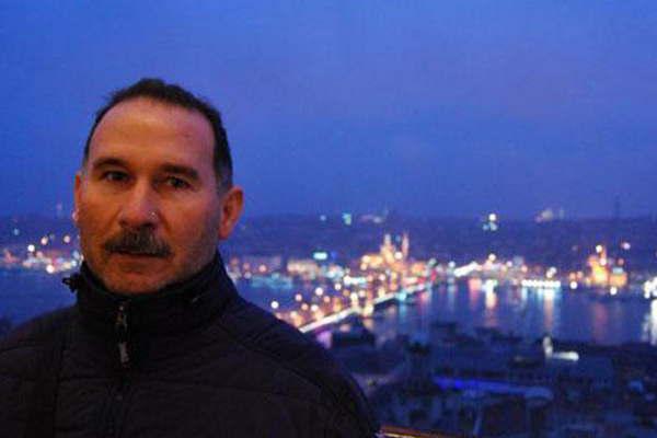 El bandentildeo Rubeacuten Santillaacuten y la santiaguentildea Liliana Fernaacutendez dijeron- Quieren que vivamos con miedo