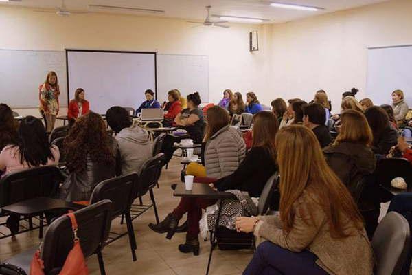 Invitan a participar de una conferencia puacuteblica sobre bullying y tribus urbanas