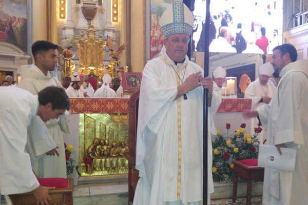 En una emotiva ceremonia fue ordenado Enrique Martiacutenez Ossola como obispo auxiliar de Santiago
