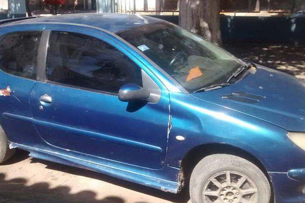 Un menor y un joven hicieron disparos desde un automoacutevil