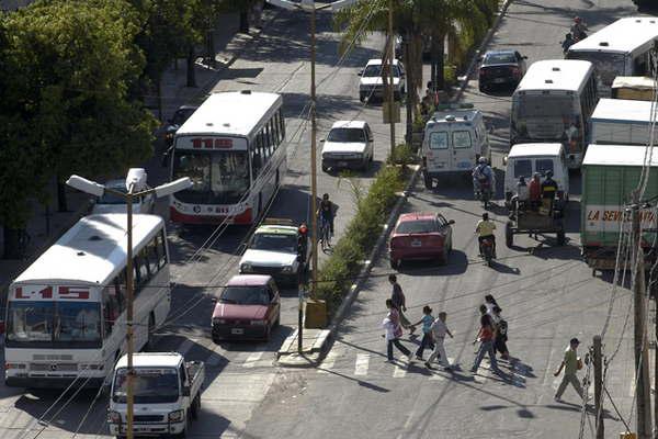 Desde el lunes cambiaraacute el recorrido de colectivos sobre Avda Belgrano  en su sentido sur-norte