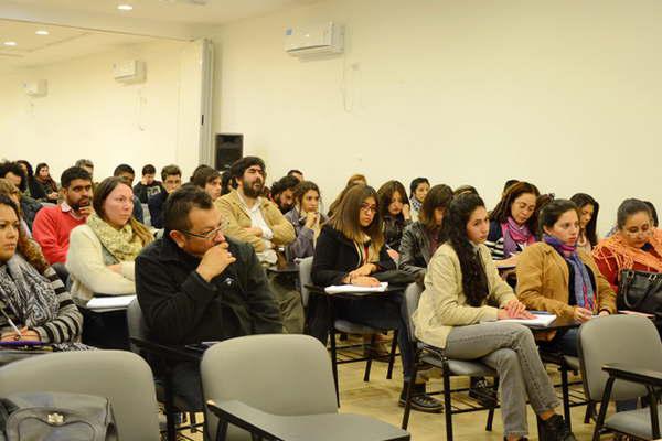 Humanidades abre un seminario puacuteblico libre y gratuito sobre derechos humanos