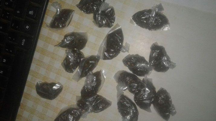 Detienen a dos sujetos con marihuana y cocaiacutena en Nueva Ezperanza