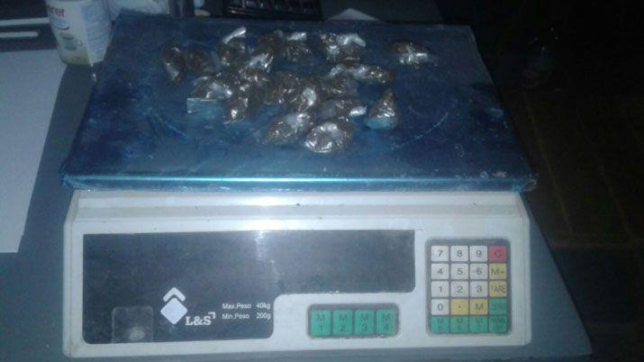 Detienen a dos sujetos con marihuana y cocaiacutena en Nueva Ezperanza