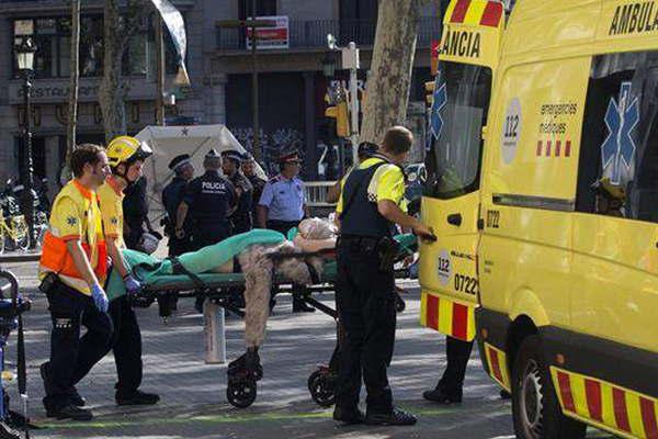 Dos viacutectimas identificadas  y 12 heridos en estado criacutetic