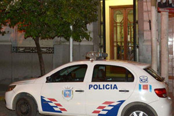 Ingresaron por un balcoacuten y se llevaron 15 mil pesos