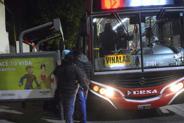 Liacuteneas de colectivos que circulan de sur a norte por avenida Belgrano modifican su recorrido hoy