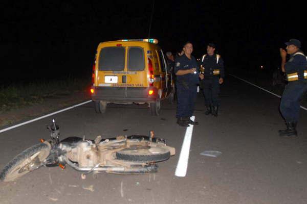 Nintildeos de 10 y 12 antildeos en moto colisionaron con una camioneta