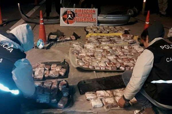 Secuestraron 75 kilos de marihuana en El Portezuelo y cocaiacutena en Andalgalaacute