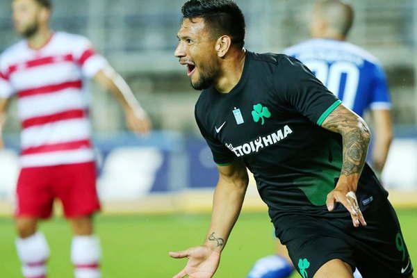Debut con gol de Andreacutes Chaacutevez en el Panathinaikos