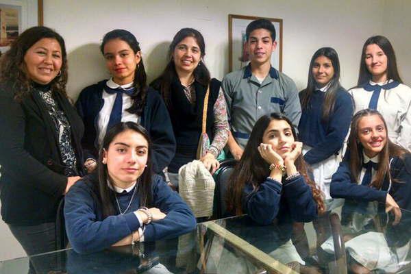 Estudiantes presentaraacuten un show de los bailes tiacutepicos del paiacutes por los 137 antildeos de la Escuela Normal Manuel Belgrano