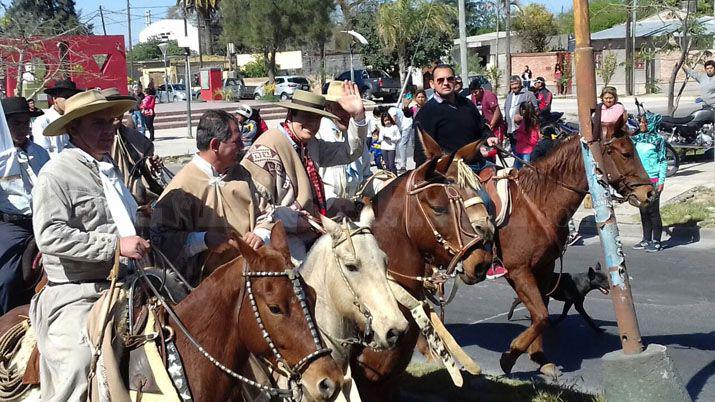 VIDEO  El senador Zamora presente en la cabalgata en honor a San Martiacuten