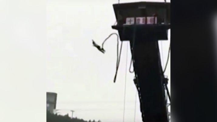 Hizo bungee jumping desde 50 metros y se cortoacute la cuerda
