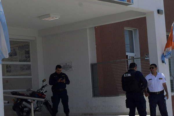 Bandas de joacutevenes apredrearon patrulleros en el Bdeg Siglo XXI