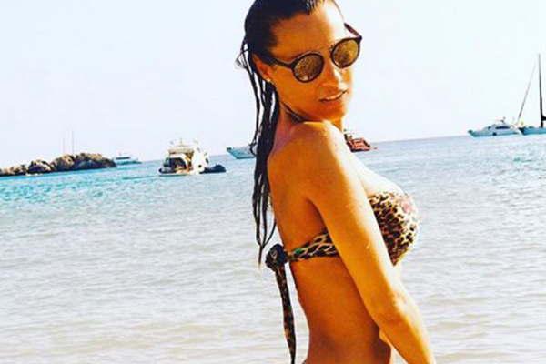 Pampita se exhibioacute hot en la paradisiacuteaca Ibiza 
