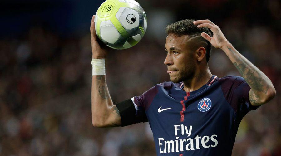 Barcelona le reclama 10 millones de doacutelares a Neymar