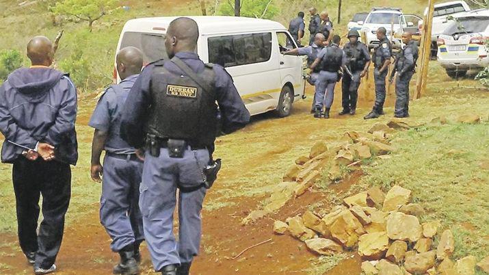 Se entregoacute un caniacutebal cansado de comer carne humana