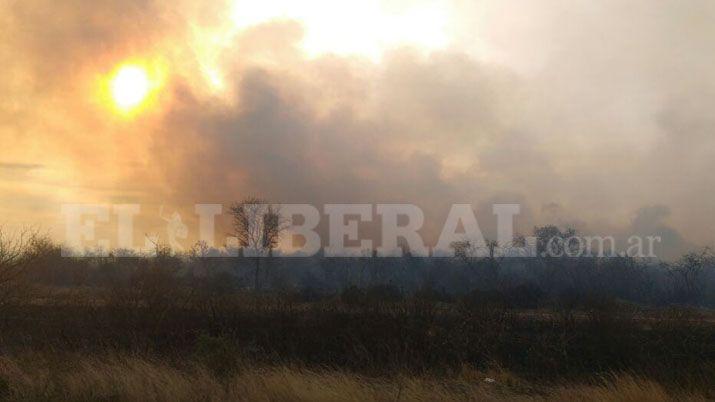 Impresionante quema de campos en Los Telares