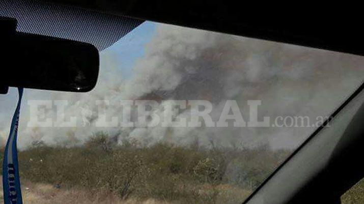 Impresionante quema de campos en Los Telares
