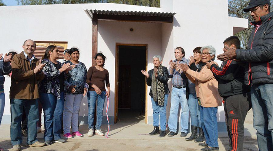 El Gobierno provincial entregoacute viviendas sociales en Los Puestos