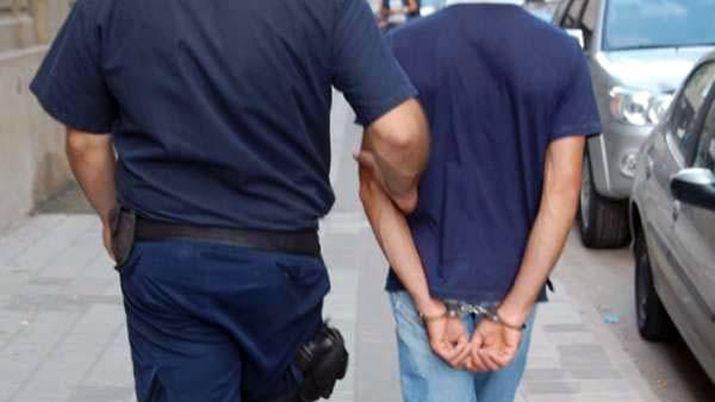 Sujeto de 24 antildeos atacoacute brutalmente a un nintildeo de 11 antildeos porque golpeoacute a su hijo mientras jugaban en la calle