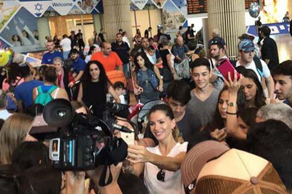 China Suaacuterez ovacionada en Israel donde participaraacute en Por el mundo