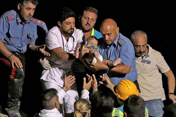 Milagro en Ischia tras el terremoto- rescatan a un bebeacute