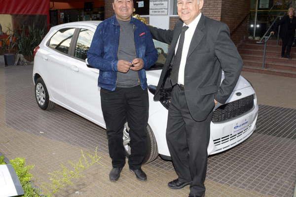 Hamburgo entregoacute un auto 0 km a un vecino de Las Termas