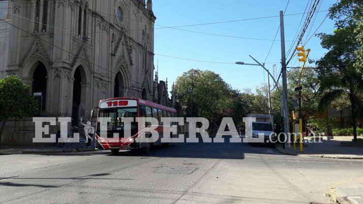 Todas las líneas circulan por Avenida Roca