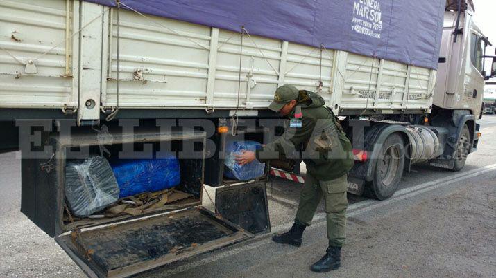 Secuestran cargamento de hojas de coca en peaje de Fernaacutendez