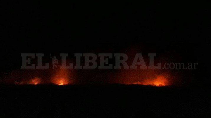 Los incendios contin�an en Los Telares y Verón