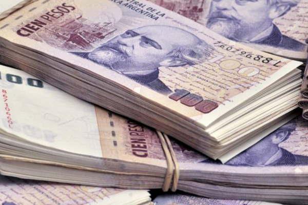 Lluvia de billetes de 100 en plena autopista La Banda - Santiago 