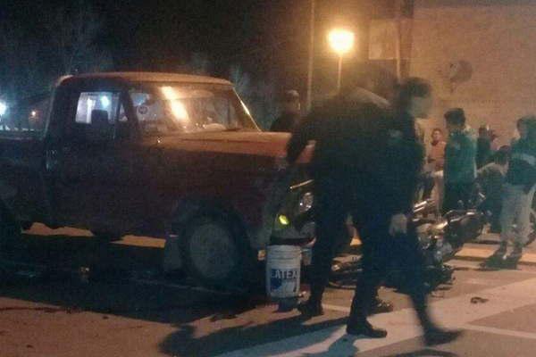 Policiacutea resultoacute herido de gravedad tras chocar contra una camioneta