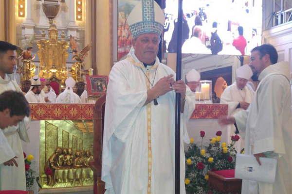 Invitan a la misa de asuncioacuten de Mons Martiacutenez Ossola