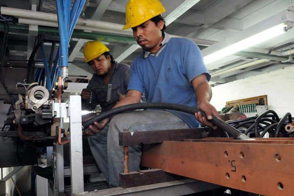 Prorrogaron la baja de los aportes patronales a las pymes