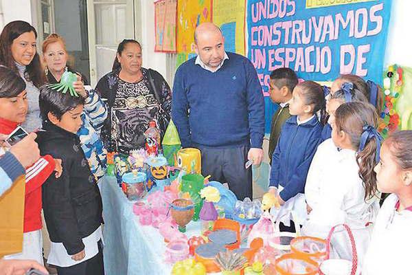 Mirolo y la diputada Morales visitaron la Feria de las Ciencias