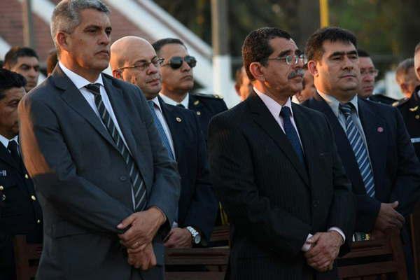 Sentido homenaje de la Policiacutea a los caiacutedos en cumplimiento del deber